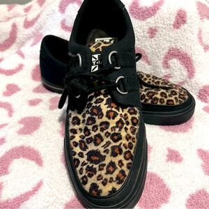 TUK Men’s/women’s leopard print sneakers M8/W10